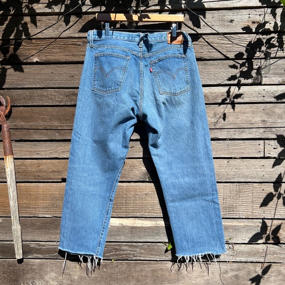 Levi’s Wedgie Straight Jean in Medium blue wash: Size W32 L25 - Picture 2 of 8